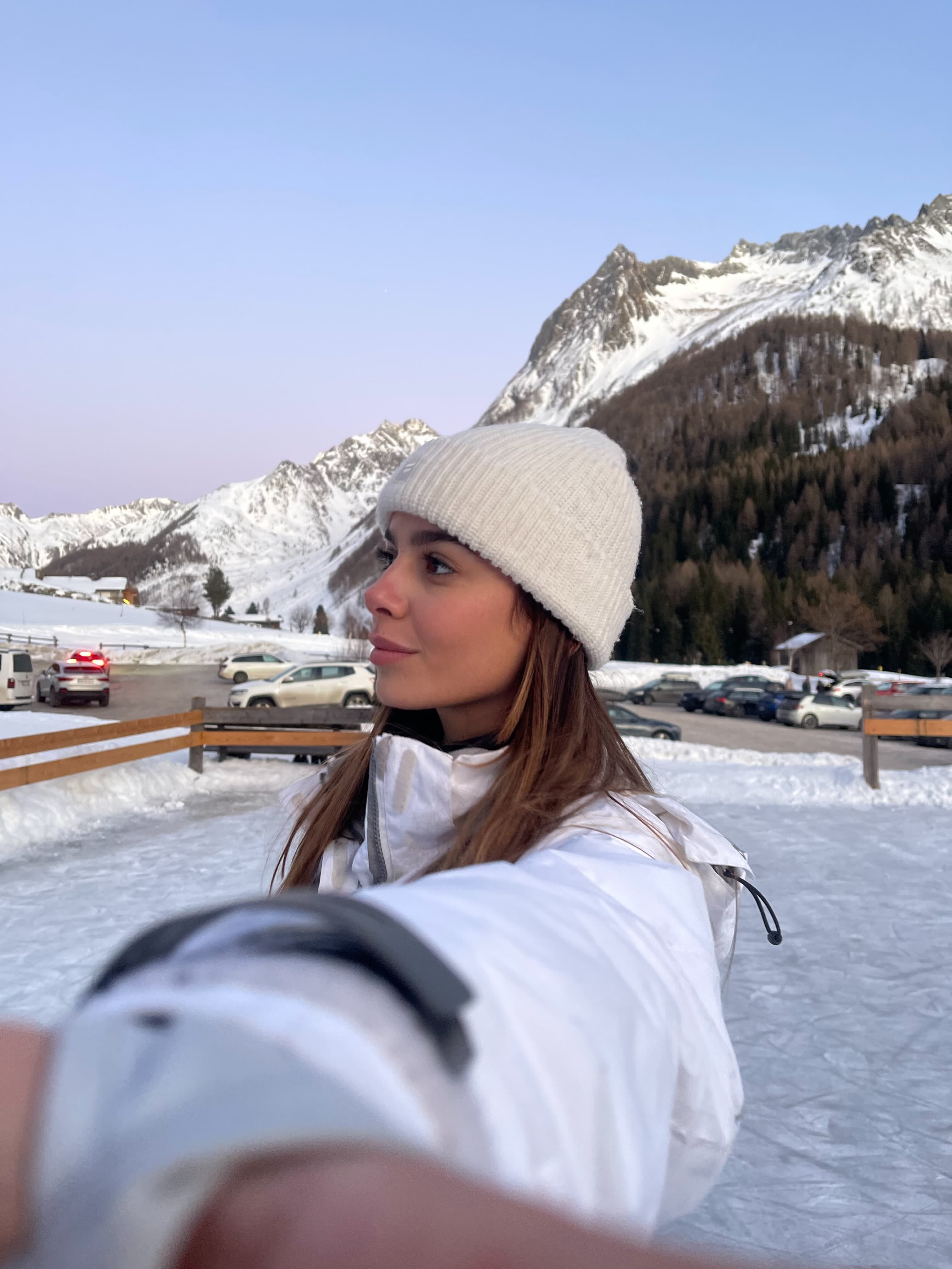 Hostess Alessandra M.