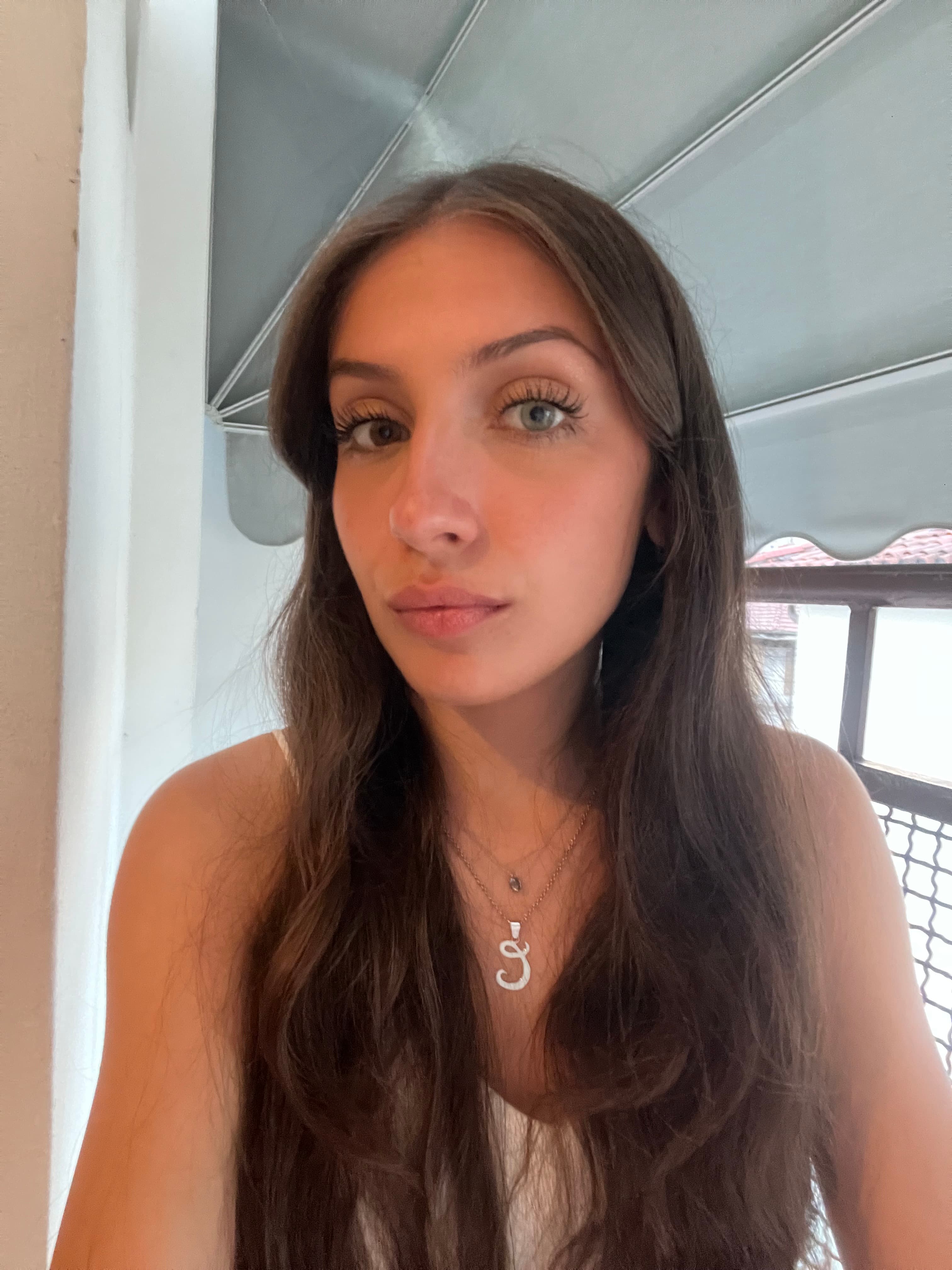 Hostess Chiara N.